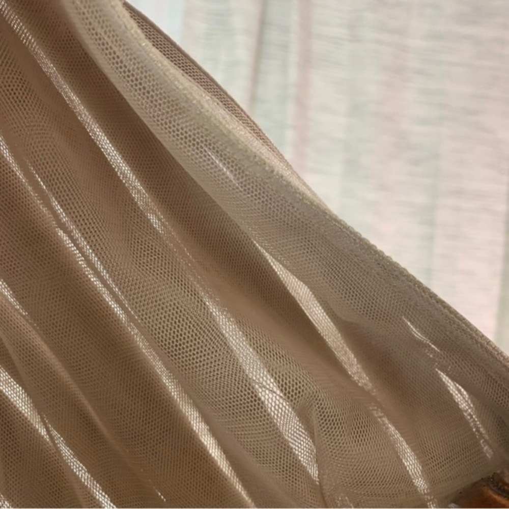 Cache shimmering champagne sleeveless shuttered party dress. - Picture 13 of 15